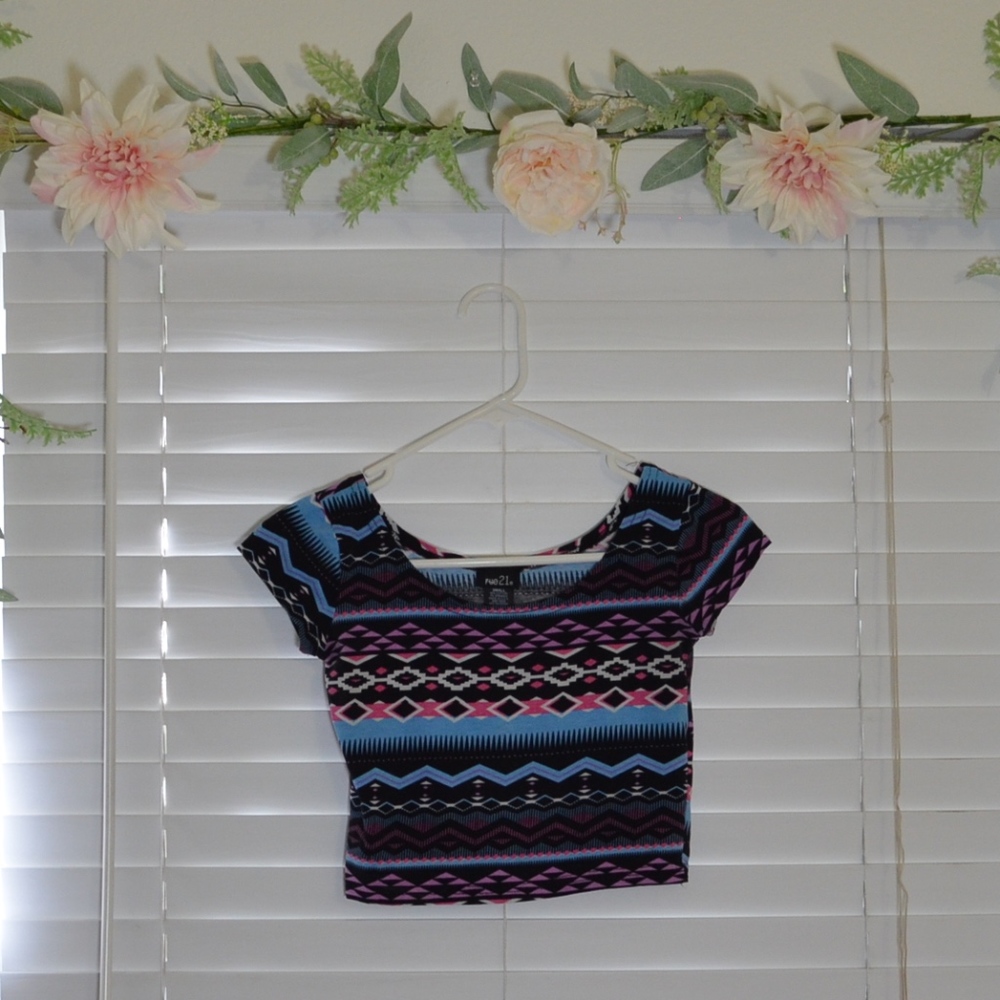 Rue21 – Short Sleeve Crop Top